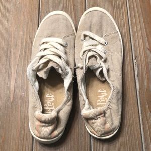 Casual slip on sneakers